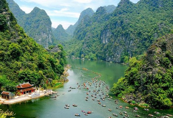 Tam Coc - Bich Dong : Caving & River Cruising to the Paradise in Ninh Binh, IndoChina Travel Blog Series, Vietnam